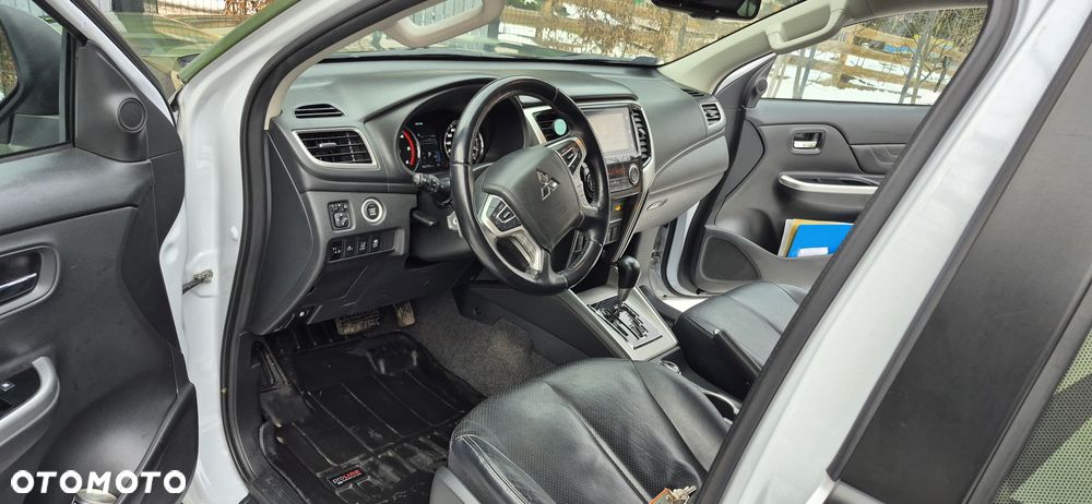 Mitsubishi L200 2.2 d DC Instyle Plus - 14