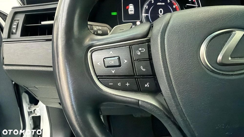 Lexus ES 300h Business Edition - 26