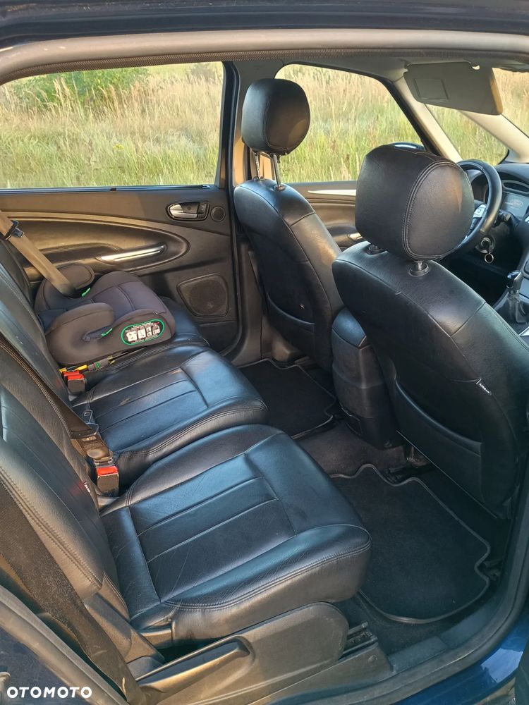 Ford S-Max - 9