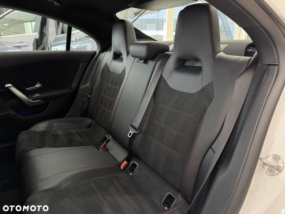 Mercedes-Benz CLA - 13