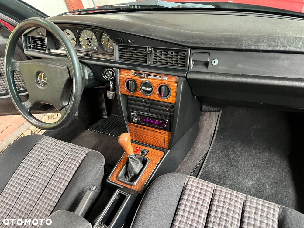 Mercedes-Benz W201 (190) - 35