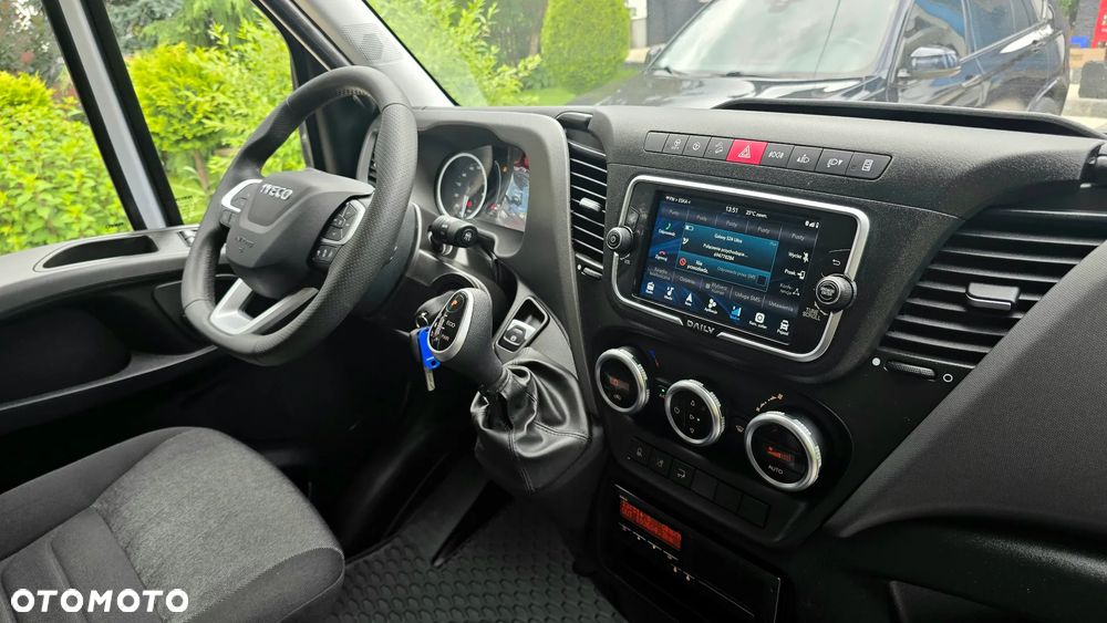 Iveco ❗️❗️DAILY 3.0 180KM 50C18 ❗️❗️WINDA PALFINGER 1000KG / AUTOMAT HI-MATIC / OBUSTRONNA BURTO-FIRANKA 10 PALET / NAWIGACJA / DACH ZSUWANY / TEMPOMAT ADAPTACYJNY / WERSJA WZMOCNIONA / SALON POLSKA / FULL LED / LAKIER METALIK / NOWE OPONY / MAKSYMALNA DOSTĘPNA OPCJA WYPOSAŻENIA❗❗ STAN - JAK NOWY ❗️ - 40