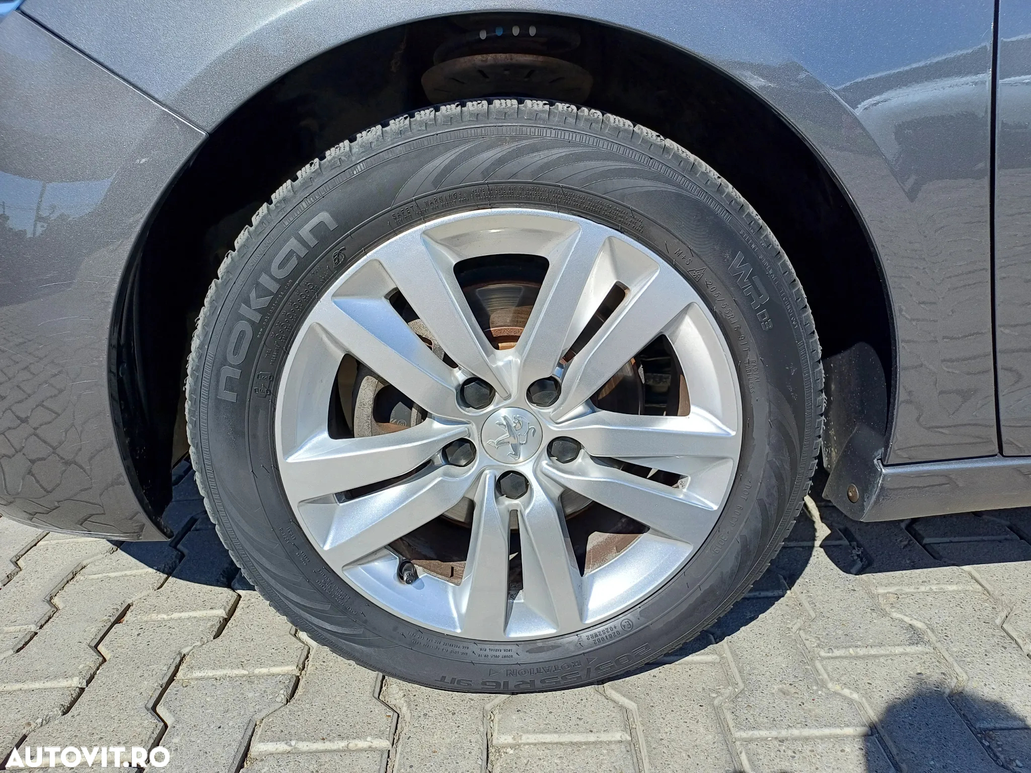 Peugeot 308 1.2 L PureTech Turbo S&S Active - 8