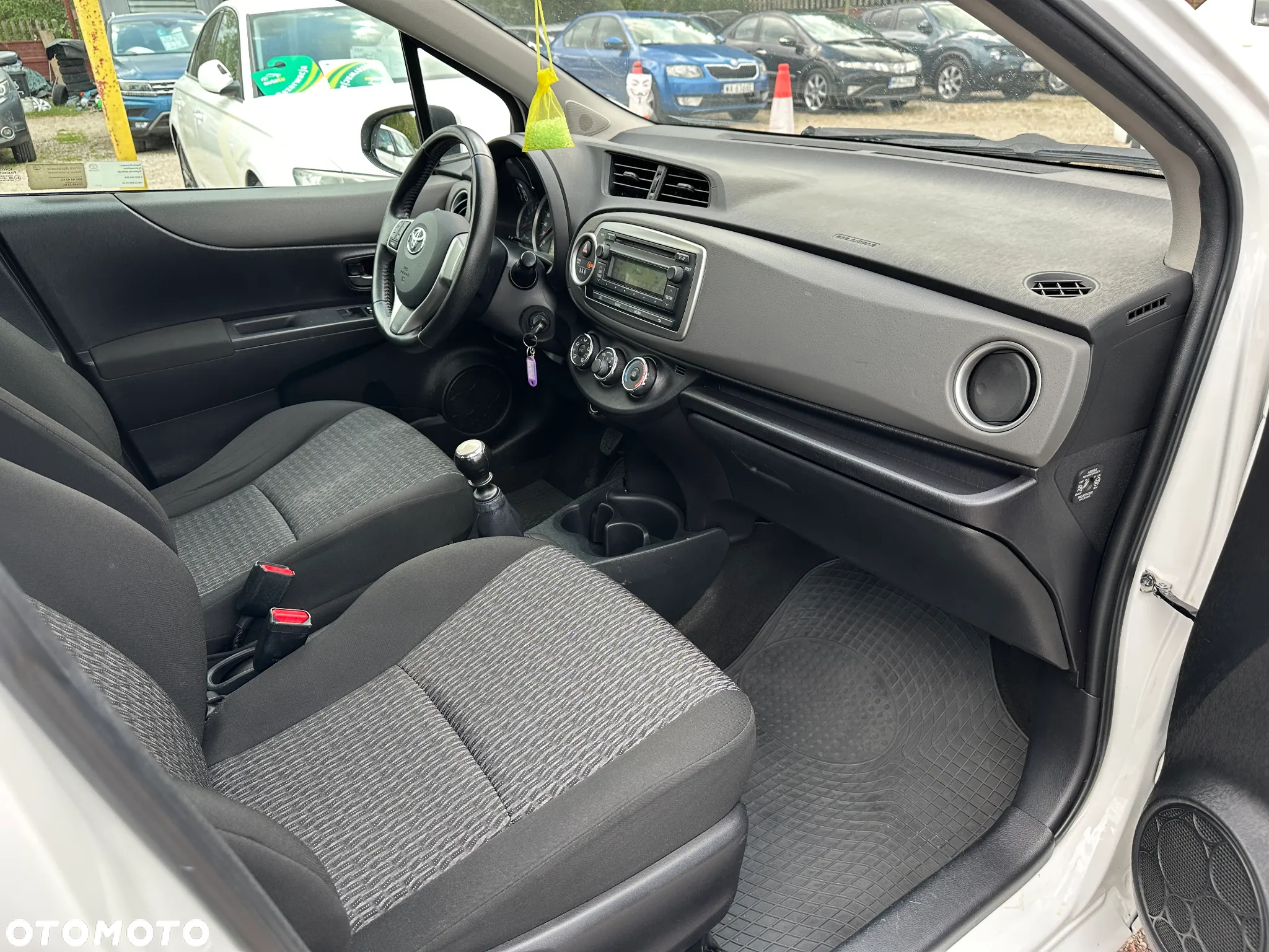 Toyota Yaris - 17