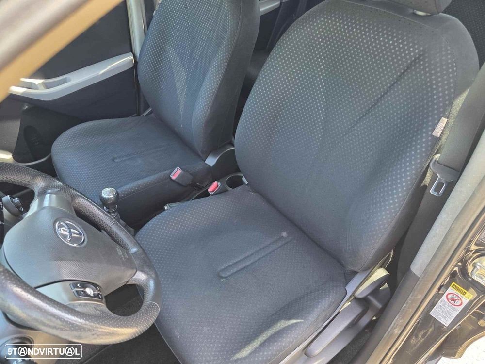 Toyota Yaris 1.4 D-4D AC - 12