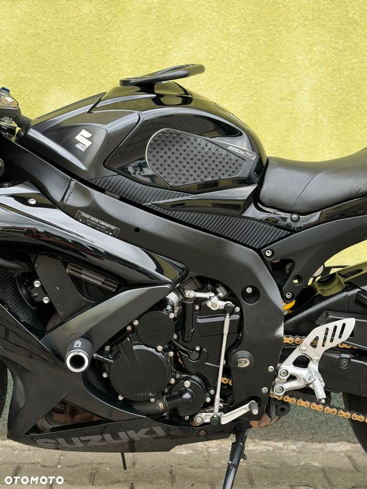 Suzuki GSX-R - 25