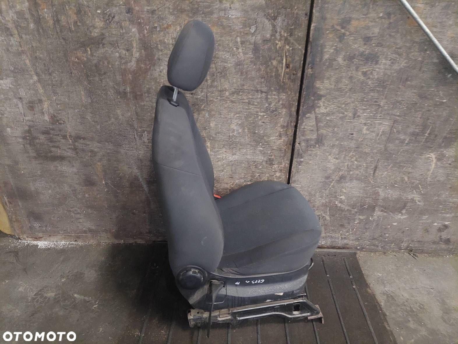 FOTEL PRAWY PRZÓD PASAŻERA PEUGEOT BIPPER I - 2