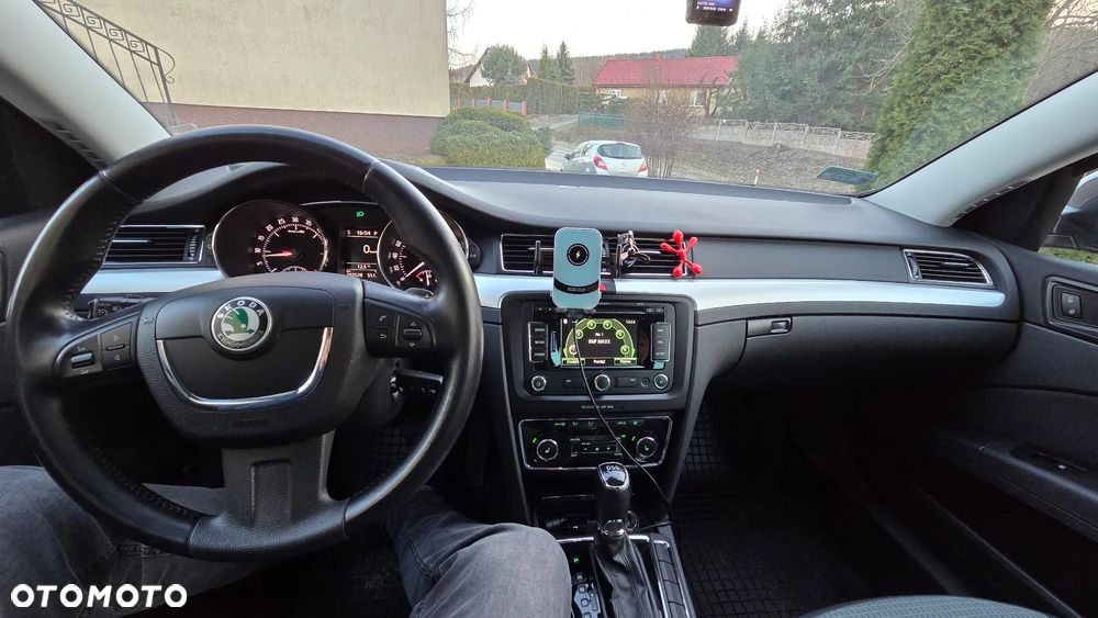 Skoda Superb 2.0 TDI DSG Ambition - 16