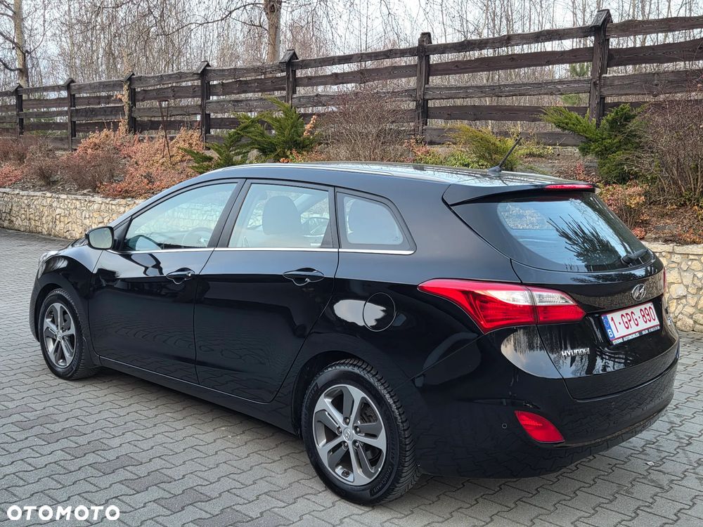 Hyundai i30 Kombi 1.6 GDi DCT Premium - 4