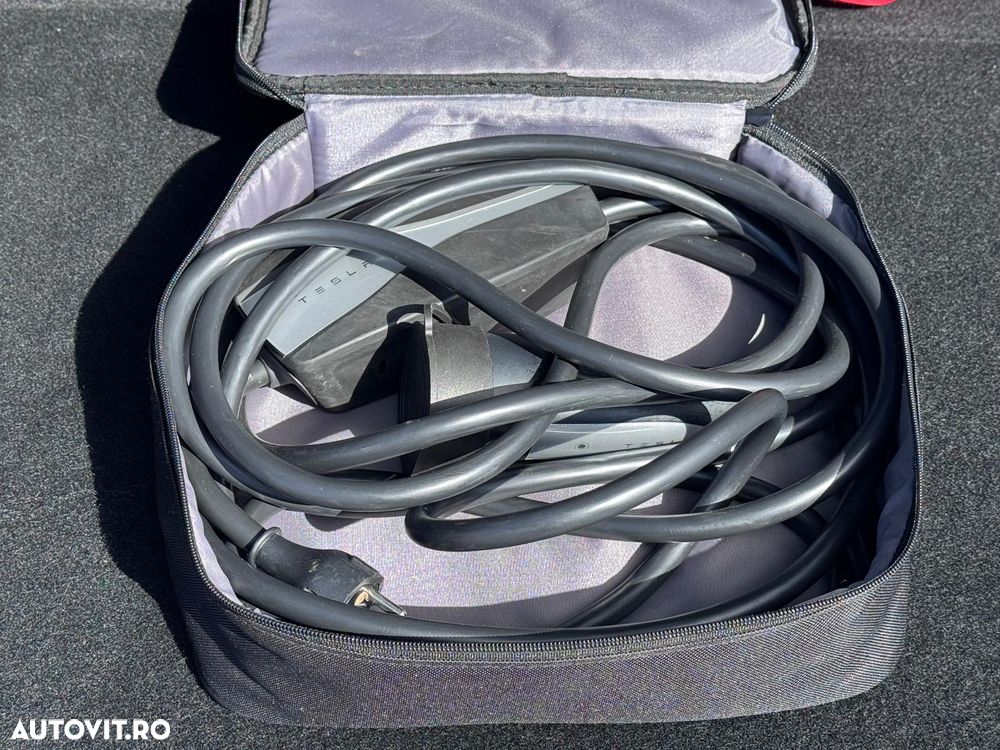 Tesla Model Y AWD Performance - 34