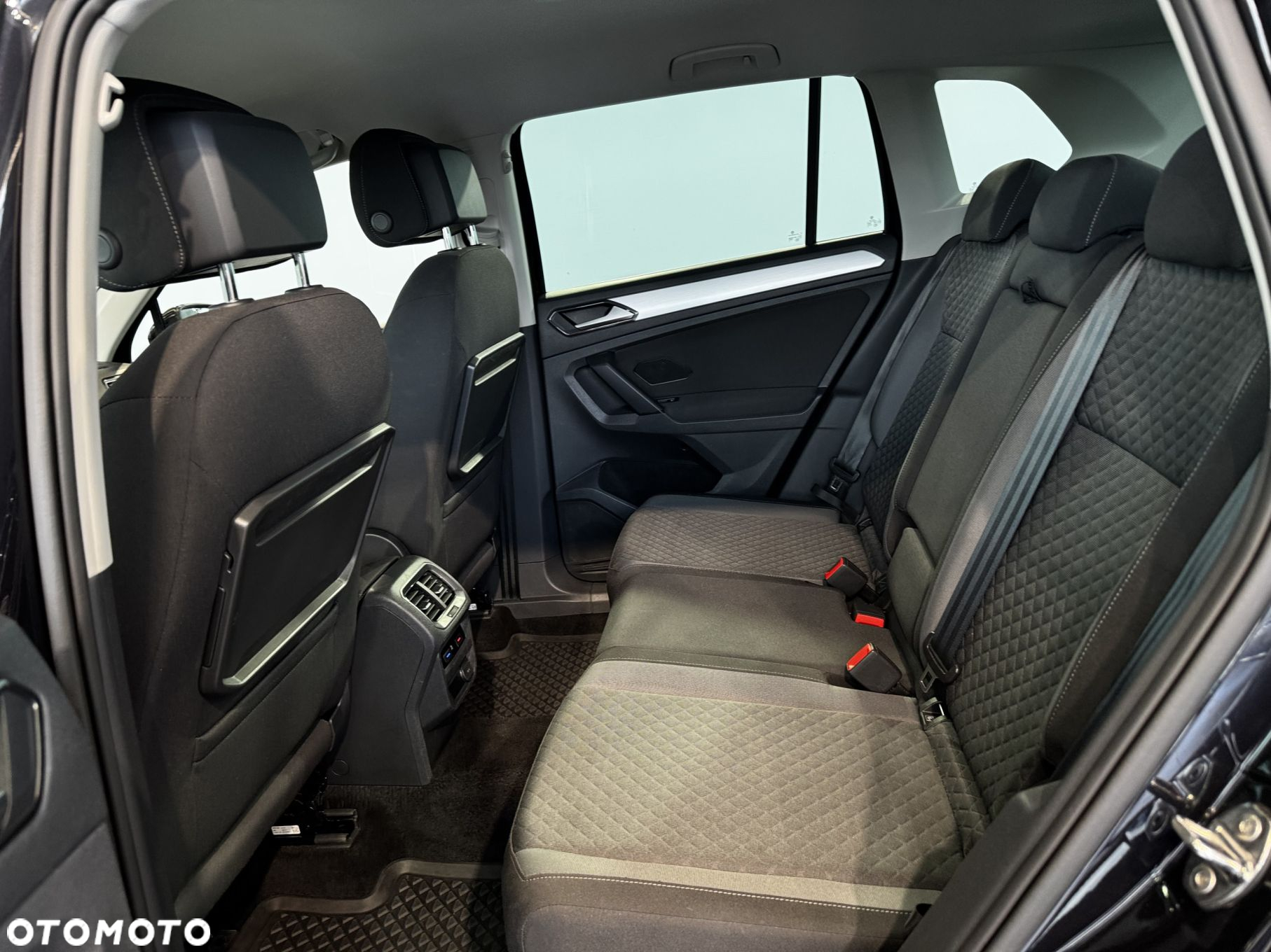 Volkswagen Tiguan - 16