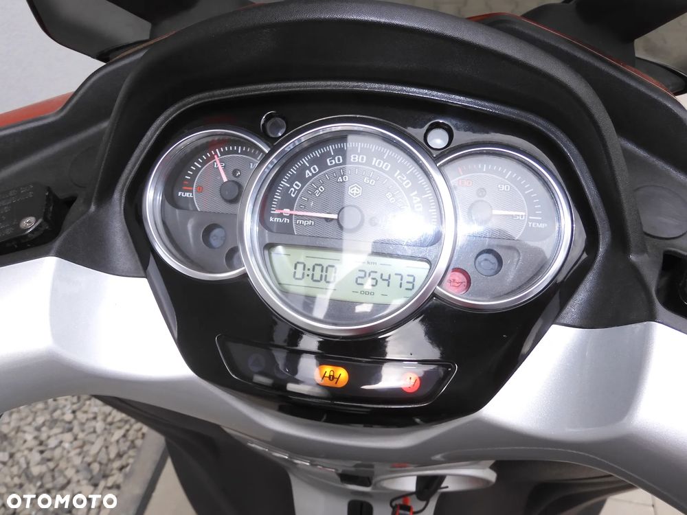 Piaggio MP-3 - 8