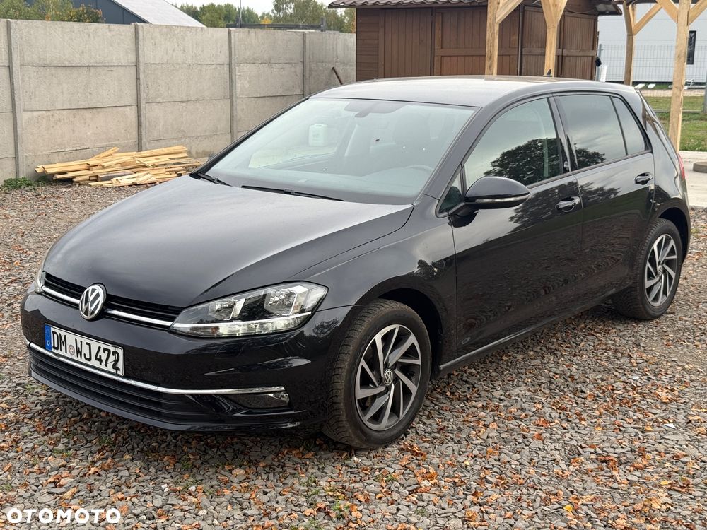 Volkswagen Golf - 1