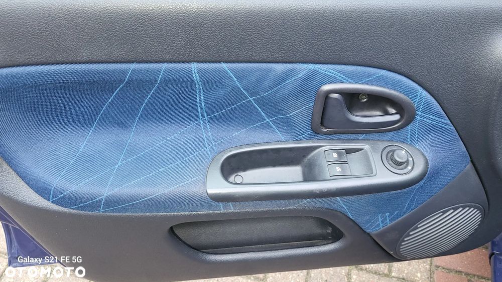 Renault Clio 1.2 16V Confort Authentique - 10