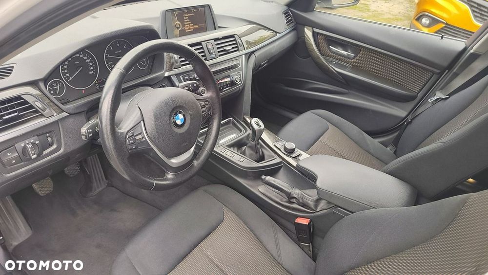 BMW Seria 3 320d Luxury Line - 14