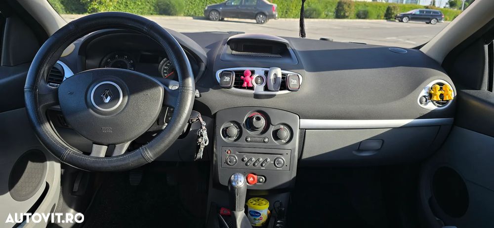 Renault Clio III 1.2 16V Authentique - 15