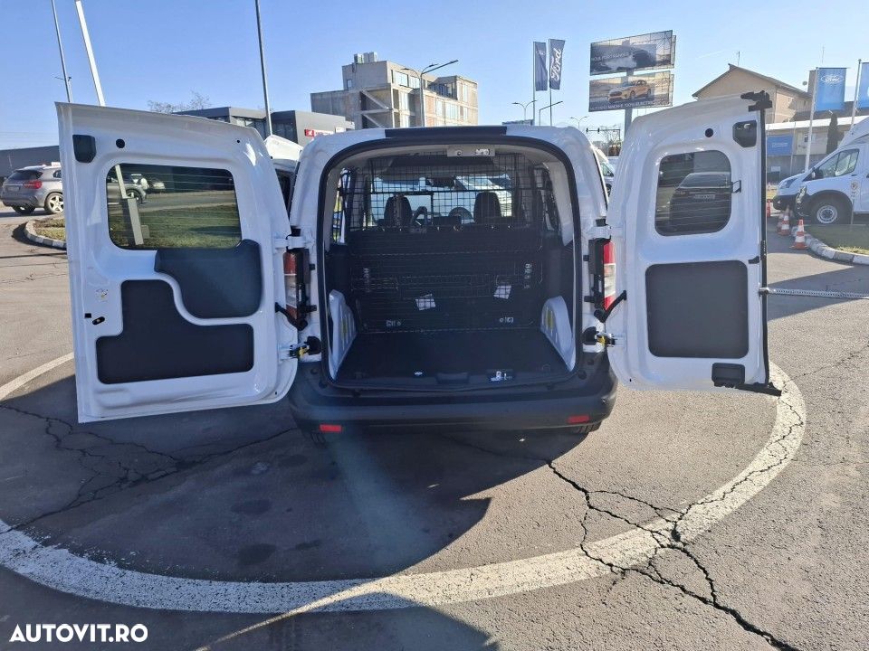 Ford Transit Courier - 10