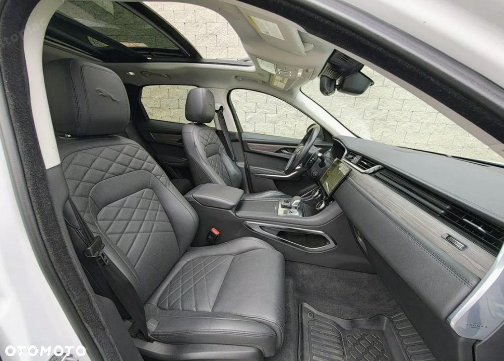 Jaguar F-Pace P250 AWD R-Dynamic S - 9