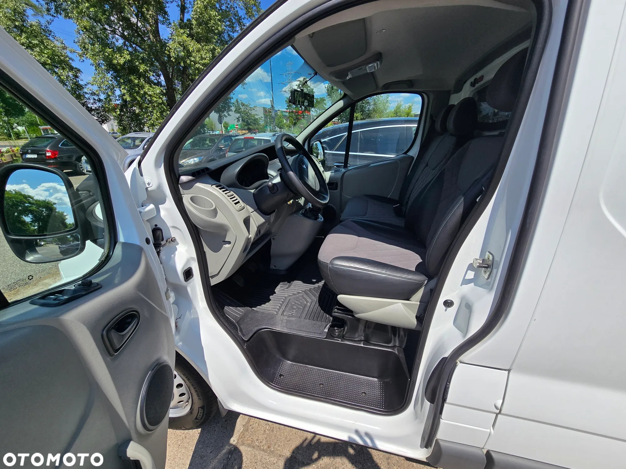 Renault TRAFIC - 11