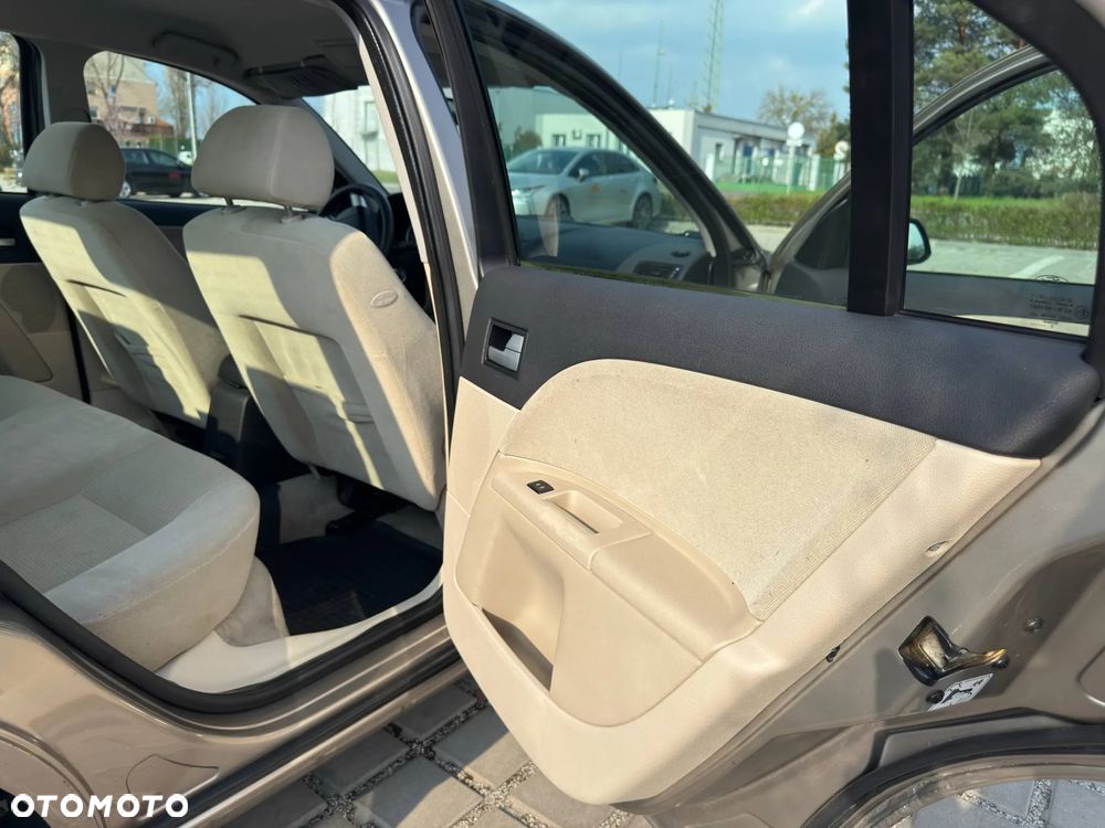 Ford Mondeo 2.0 Ghia - 9