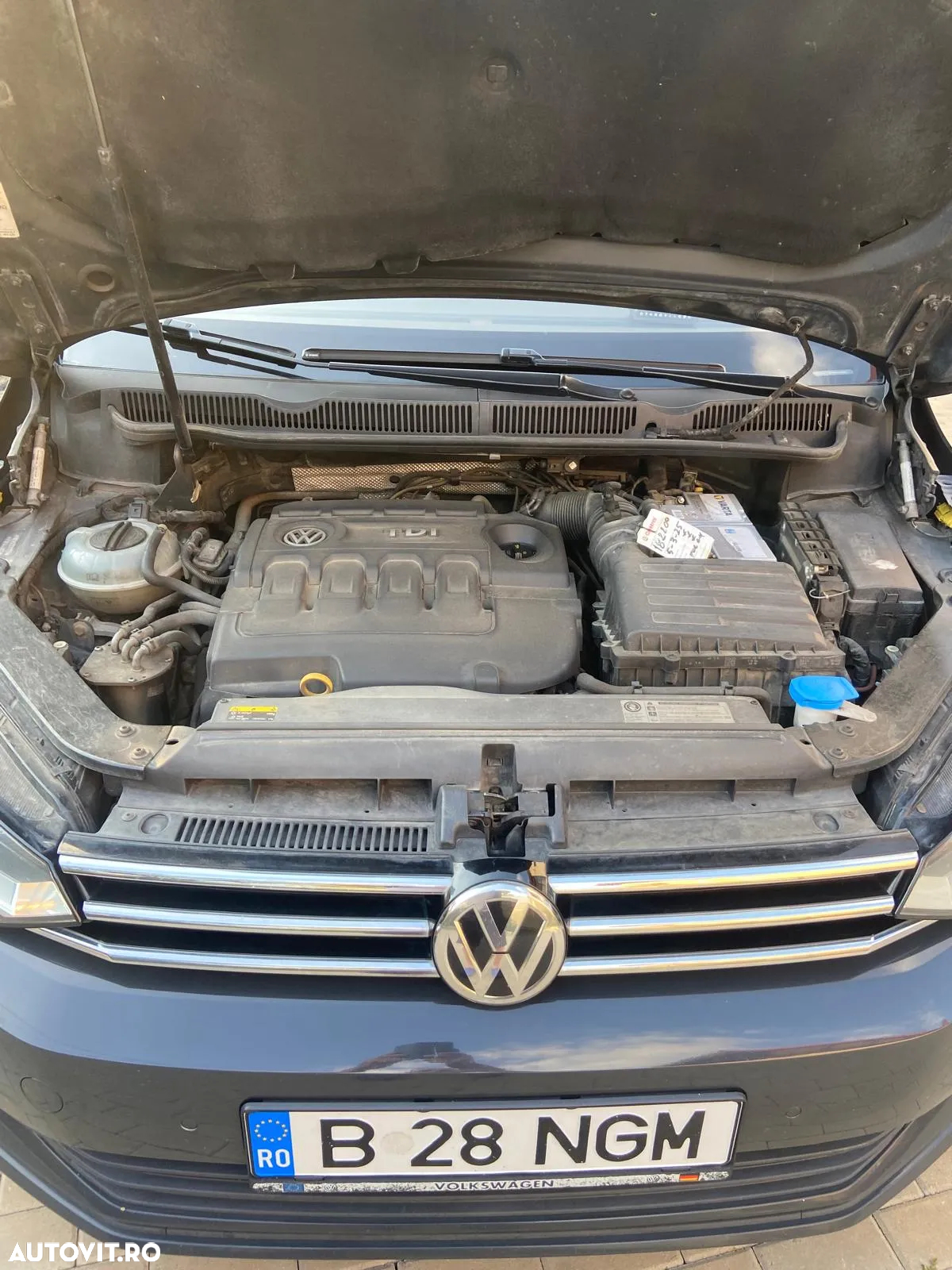 Volkswagen Touran 2.0 TDI DSG Highline - 9