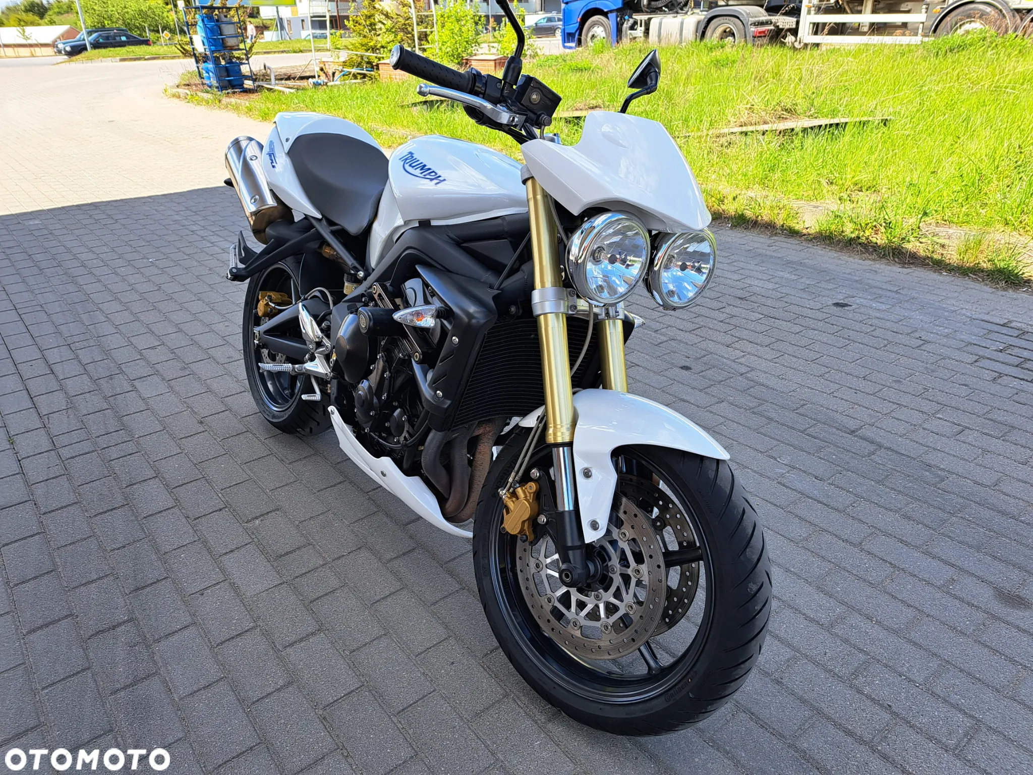 Triumph Street Triple - 4