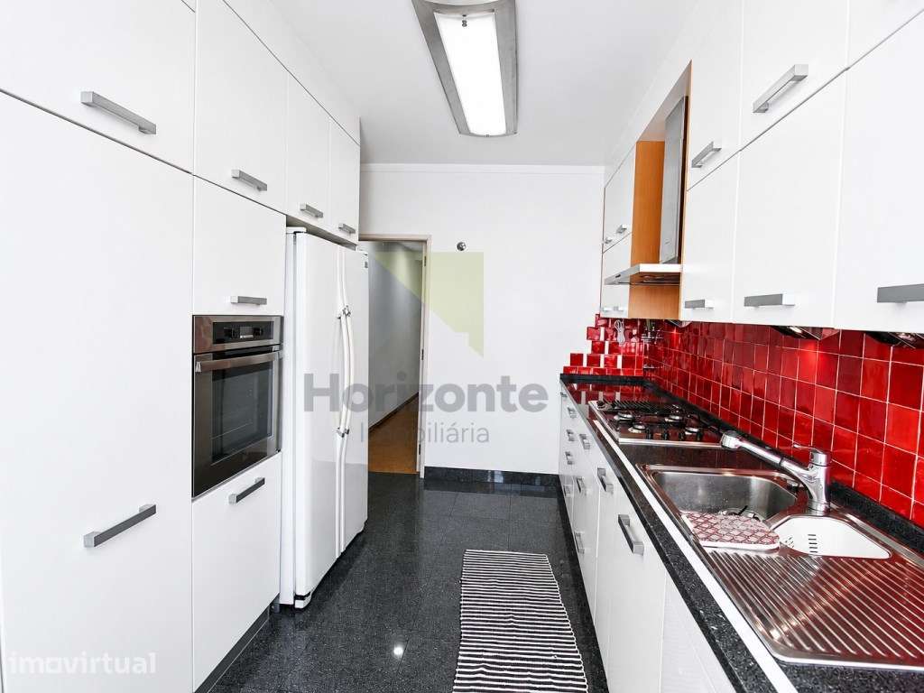 Excelente T2 Remodelado com Varanda e Garagem - Benfica - Grande imagem: 3/26