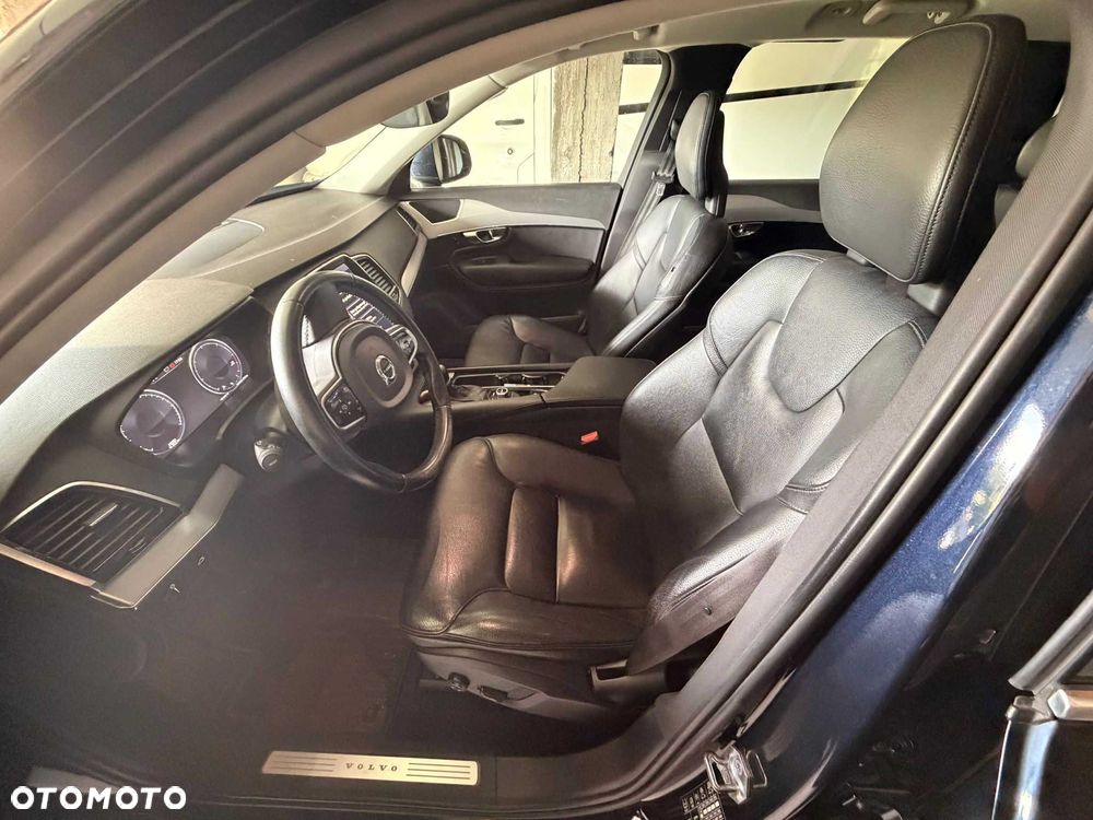 Volvo XC 90 - 1