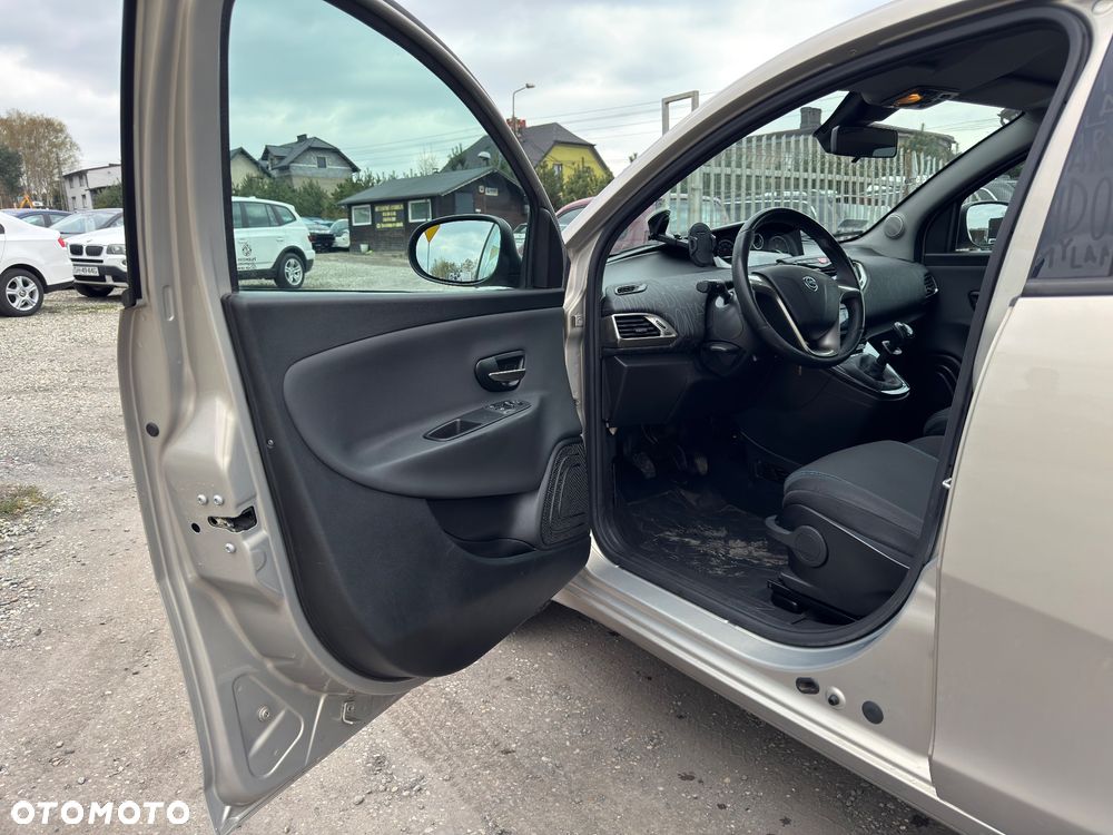 Lancia Ypsilon 1.2 8V Elefantino S&S - 16