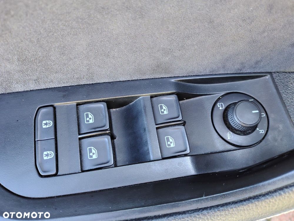 Skoda Superb 2.0 TSI Sportline DSG - 9