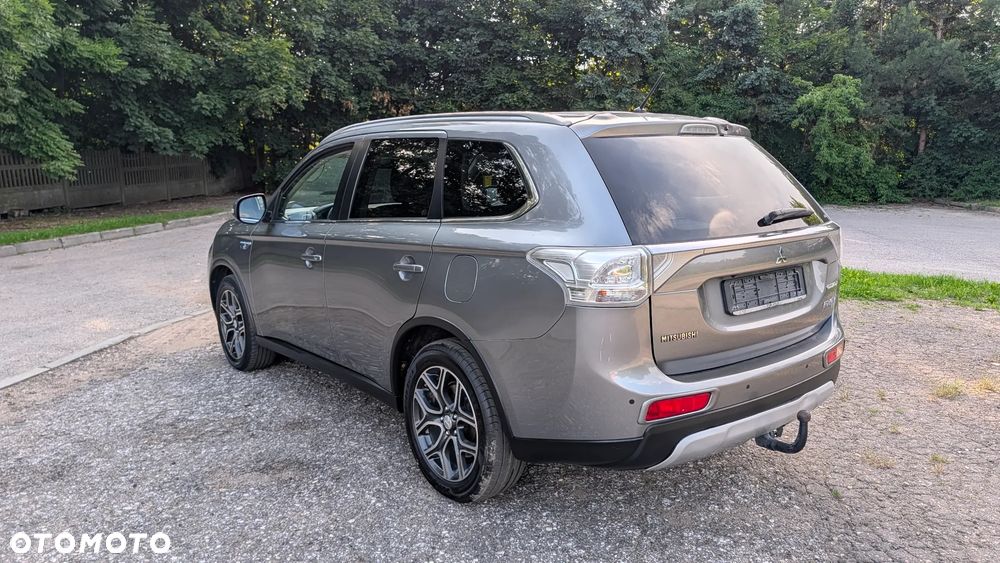 Mitsubishi Outlander 2.0 4WD Top - 5