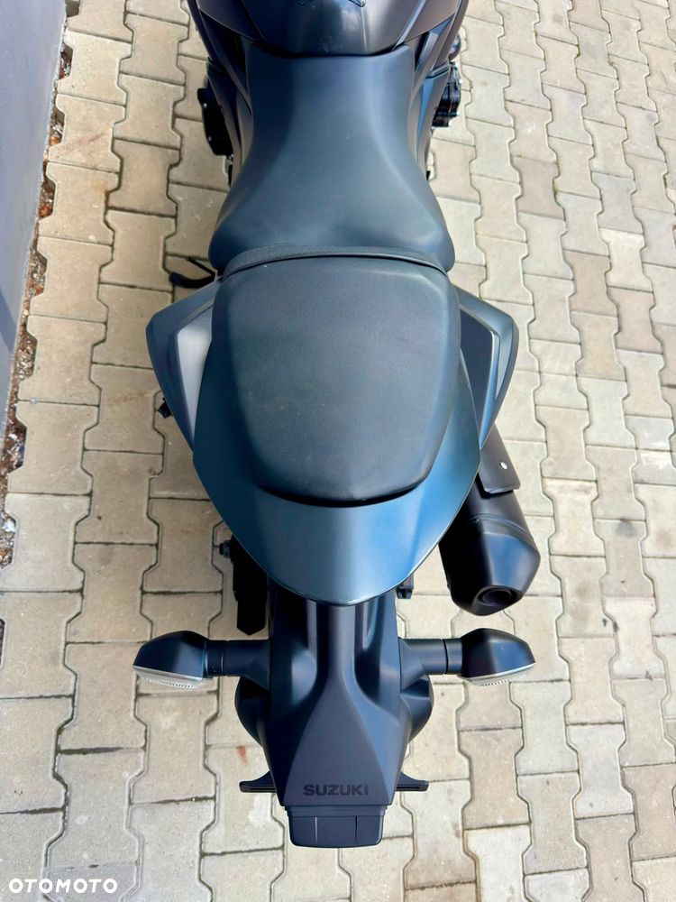 Suzuki GSX - 16