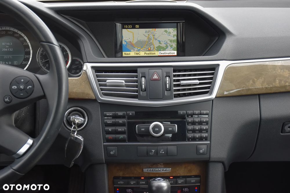 Mercedes-Benz Klasa E 200 BlueEFFICIENCY 7G-TRONIC Elegance - 29