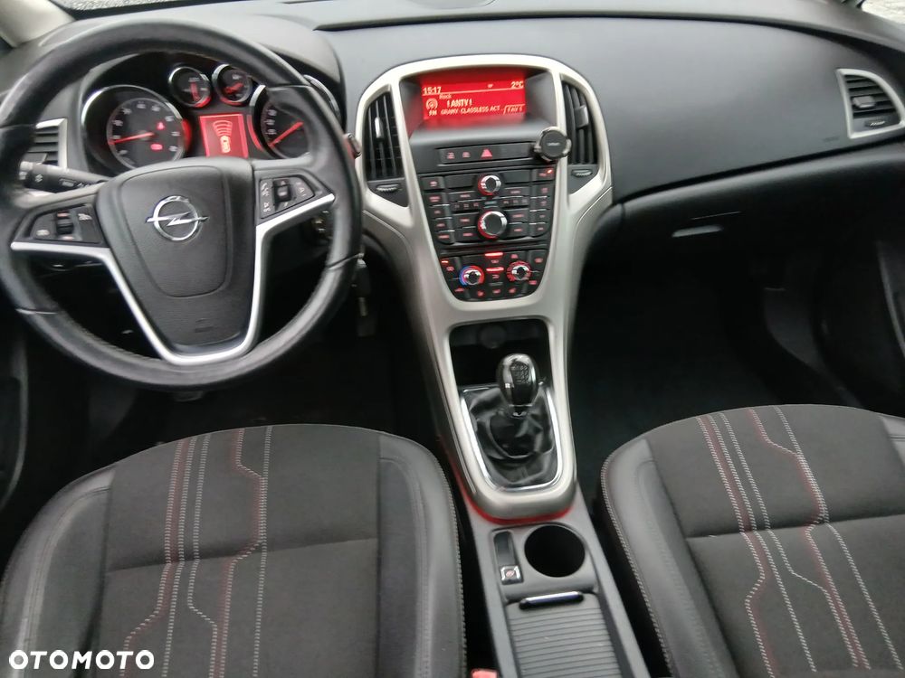 Opel Astra 1.4 Turbo 150 Jahre - 12