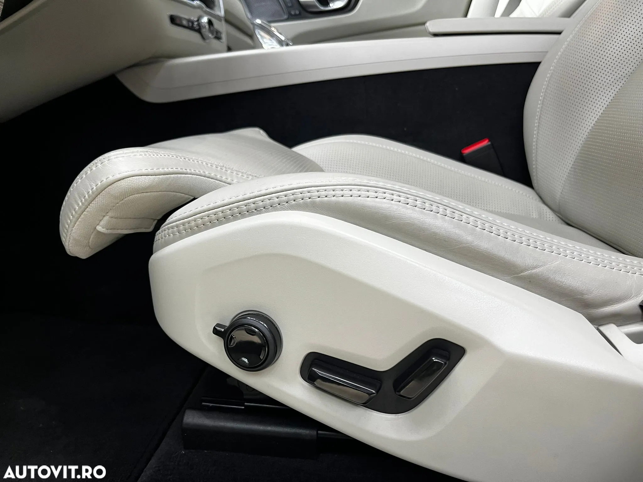 Volvo XC 60 B5 MHEV AT8 AWD Inscription - 24
