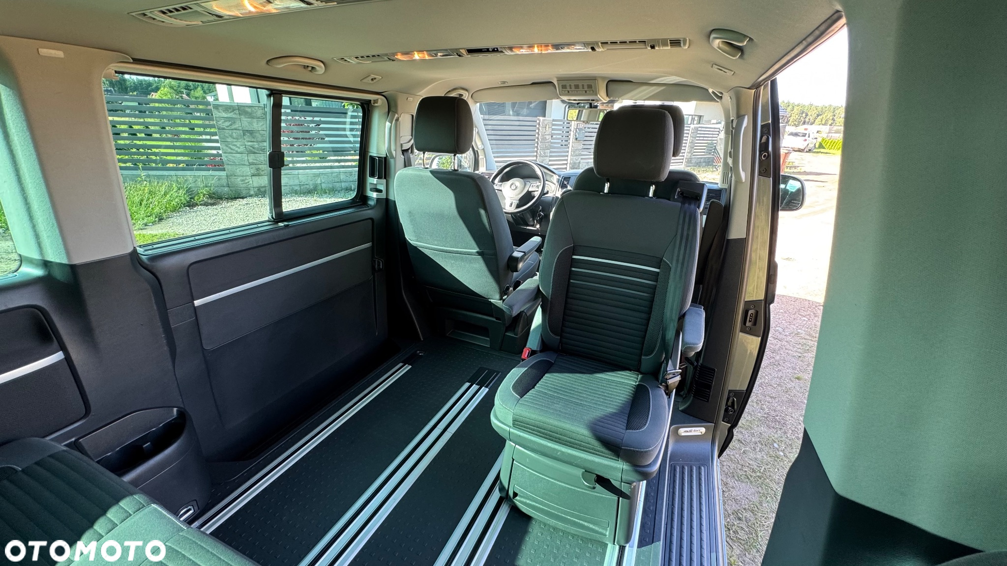 Volkswagen Multivan - 22