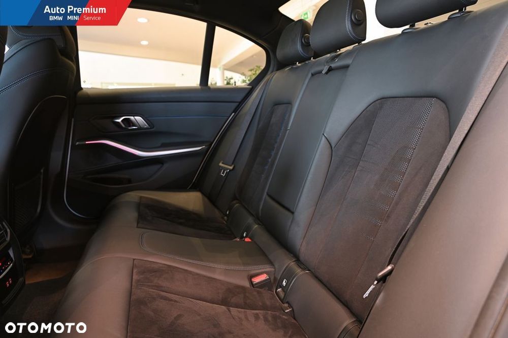 BMW Seria 3 320d xDrive mHEV - 12