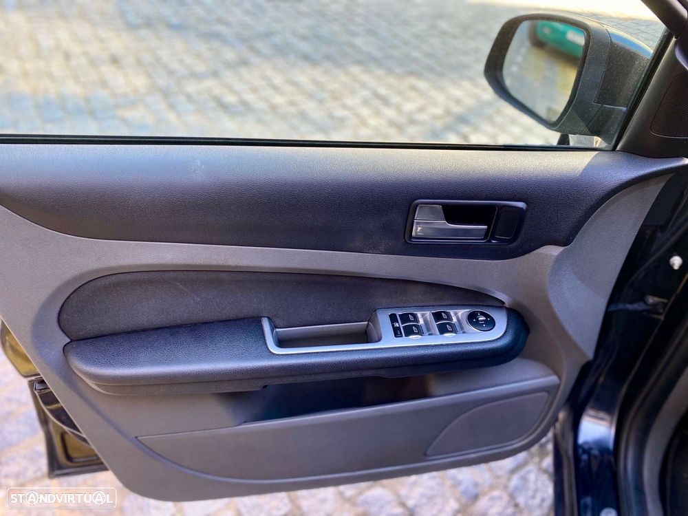 Ford Focus SW 1.6 TDCi Titanium - 10