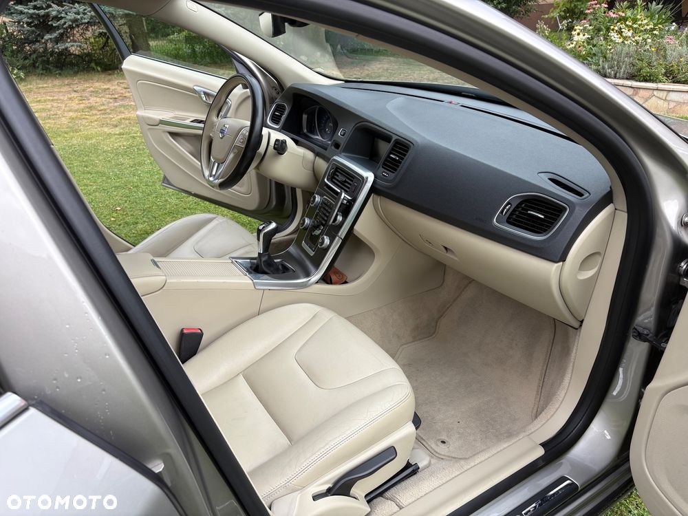 Volvo V60 D4 Drive-E Momentum - 11