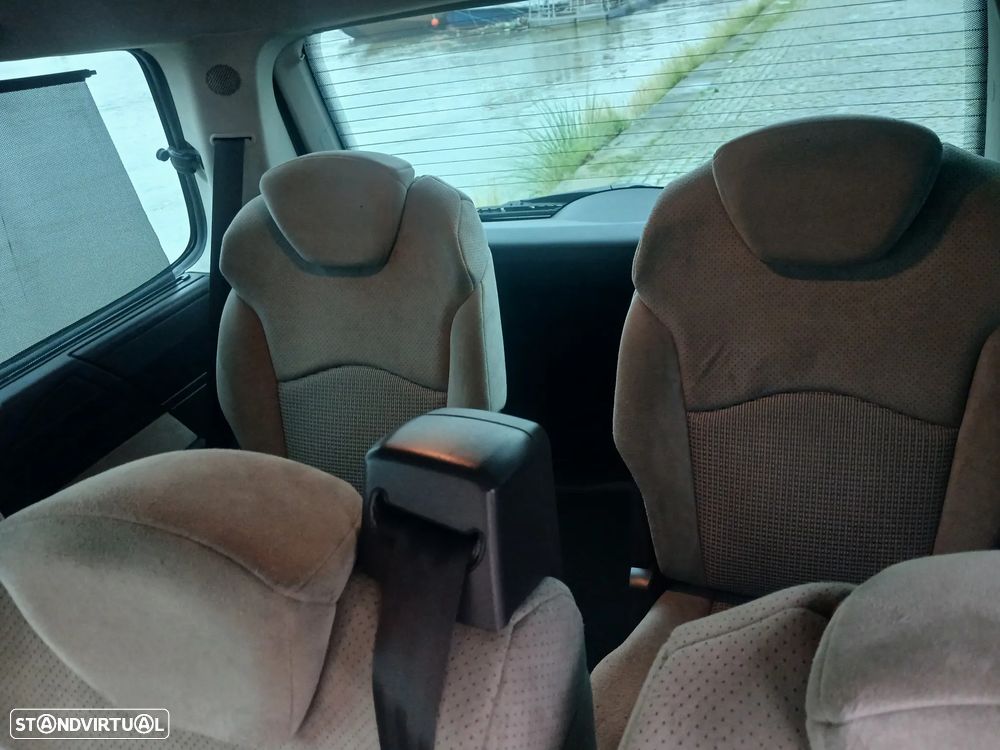 Peugeot 807 ver-2-2-hdi-navteq - 14