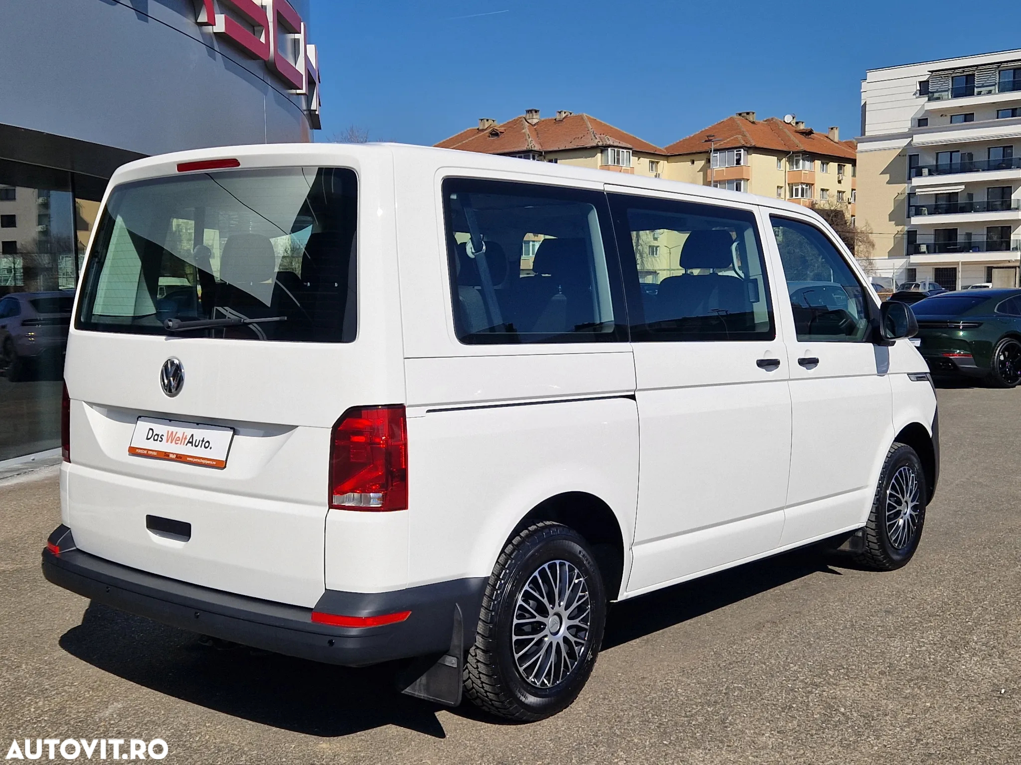 Volkswagen Caravelle - 7