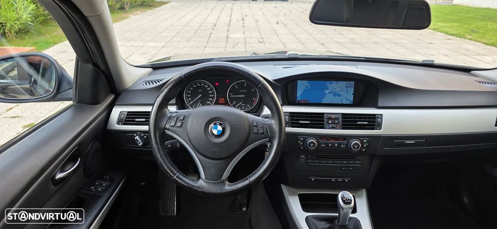 BMW 320 d Touring Navigation Sport - 10
