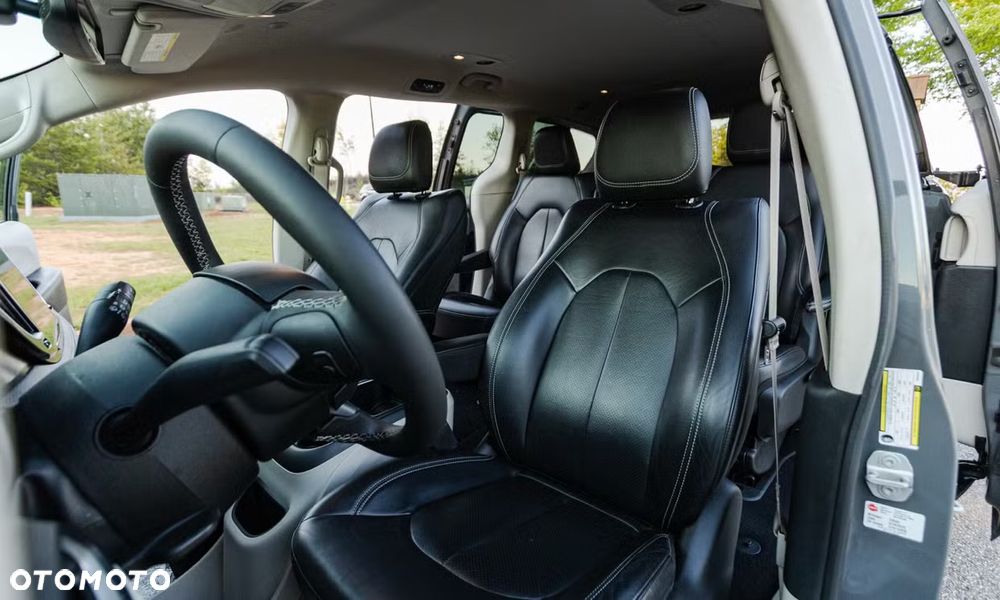 Chrysler Pacifica - 10