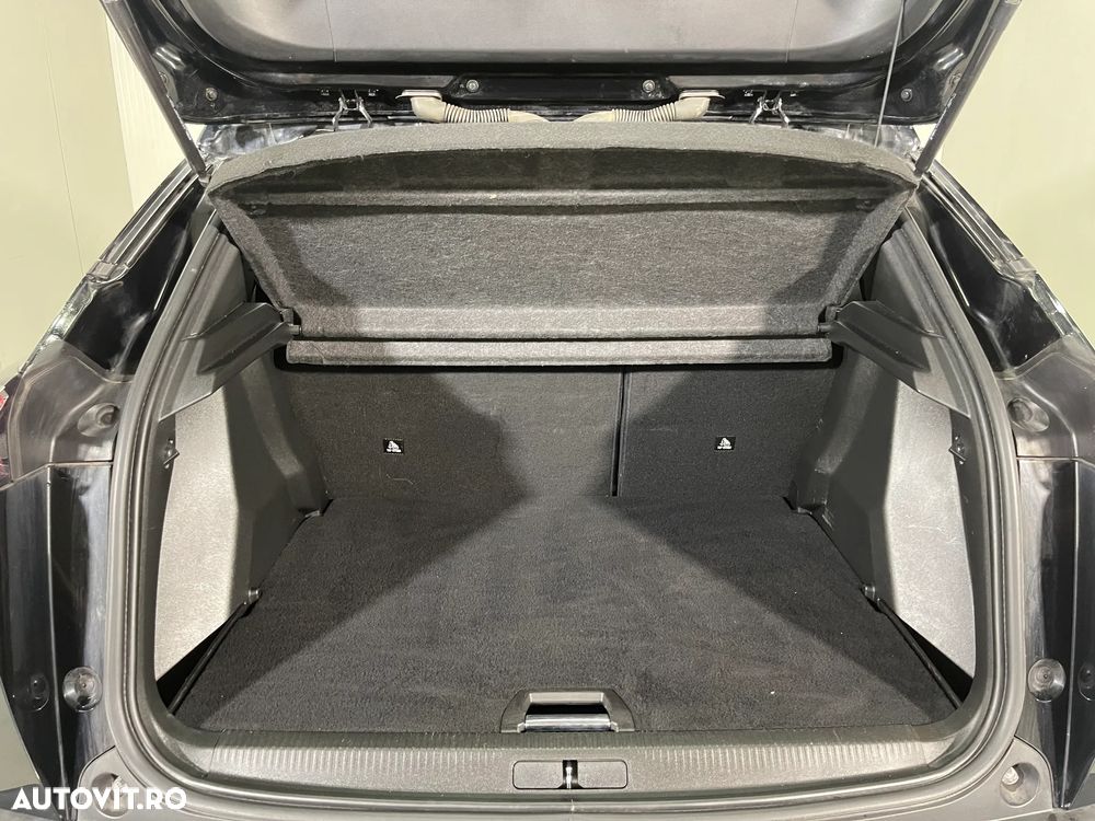 Peugeot 2008 BlueHDi 130 EAT8 Active - 11
