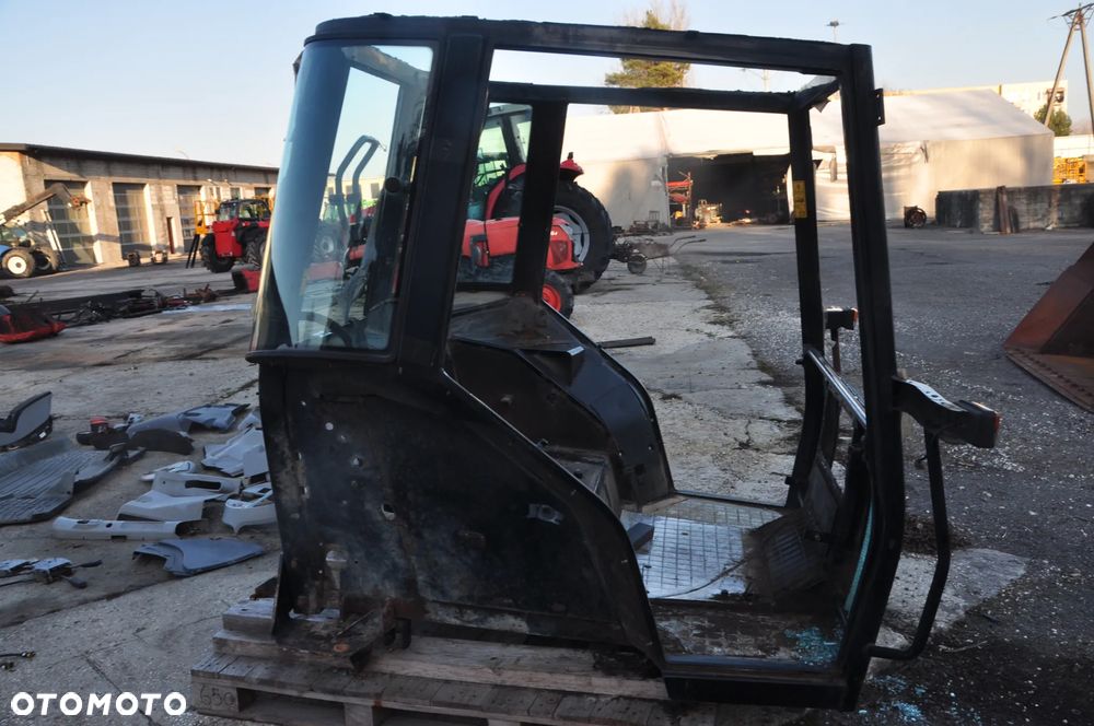 KABINA CZESCI KABINY  MASSEY FERGUSON 7480 6480 6485 - 16