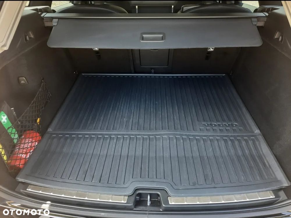 Volvo XC 60 B4 D Plus Dark - 13