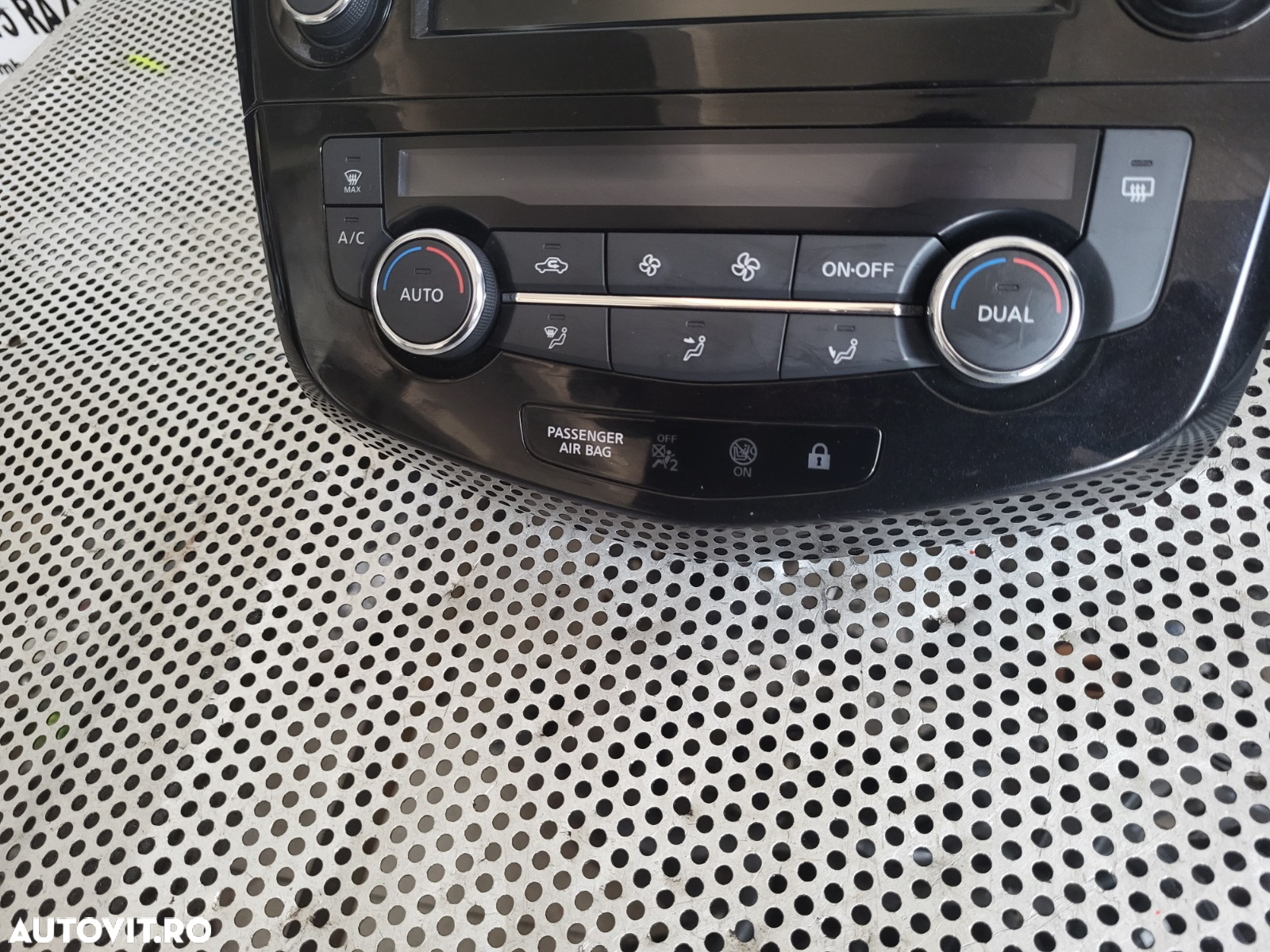 Panou Modul Clima Dublu Climatronic Nissan Qashqai J11 An 2014-2015-2016-2017-2018-2019-2020 Volan Stanga Cod 27500-4EA0A Dezmembrez Nissan Qashqai J11 Facelift 1.5 Dci Euro 6 Cod Motor K9KU873 K9K873 - 2