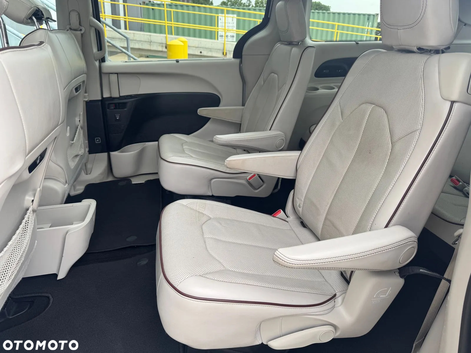 Chrysler Pacifica - 7