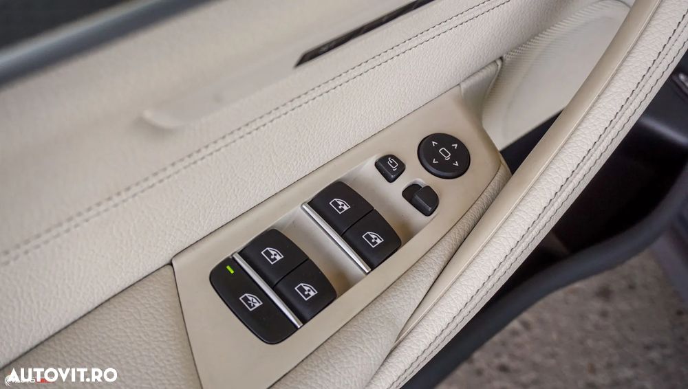 BMW Seria 5 530i xDrive AT - 25