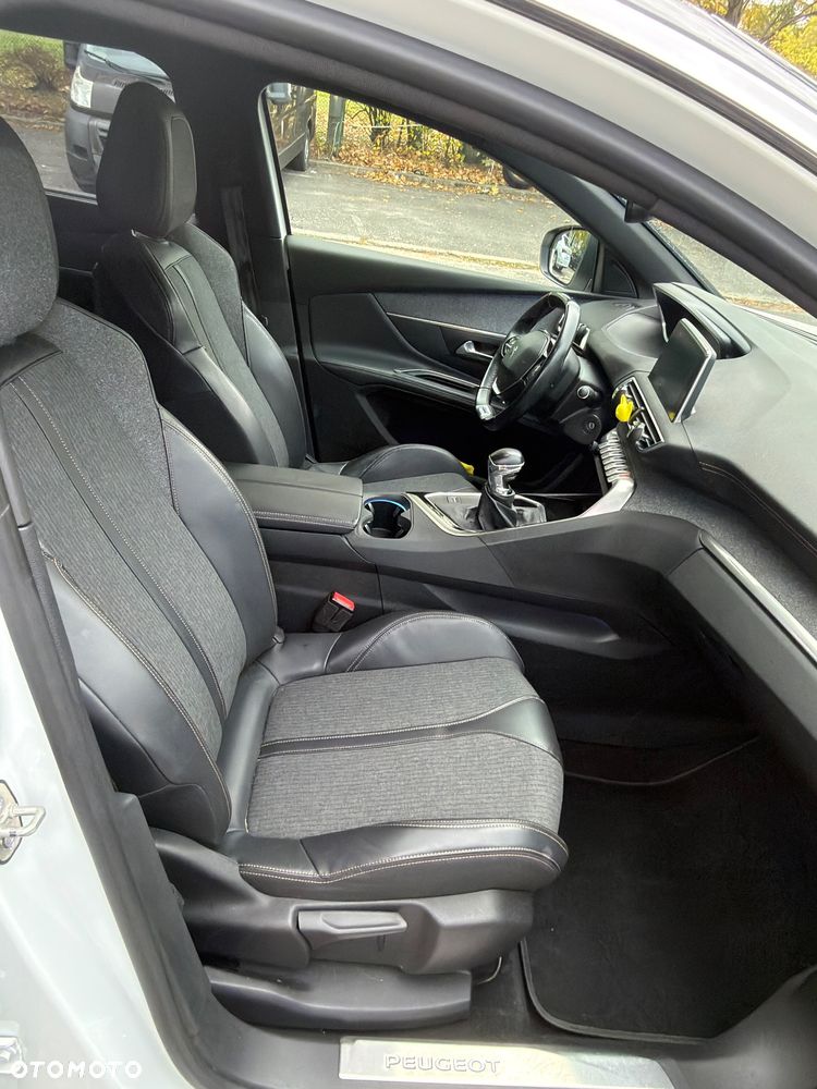 Peugeot 5008 - 24